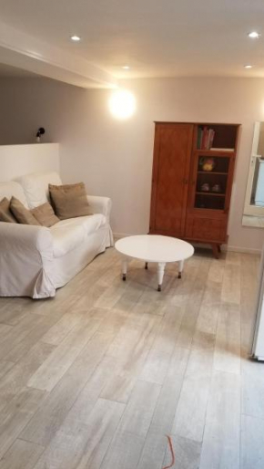 STUDIO indépendant, proche hôpitaux Est